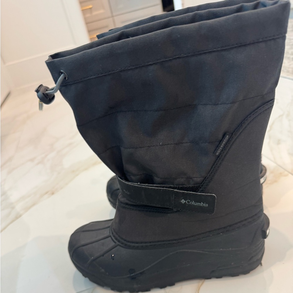 Columbia Black Insulated Snow Boots - size 7